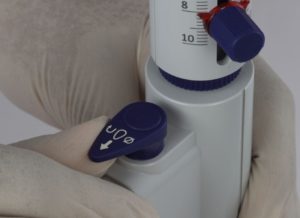 btd-gallery-image-12, dispensador de botella para laboratorio Colombia, Inslabco